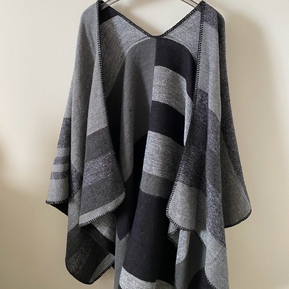NWT BLACK AND GREY SHAWL/PONCHO/CAPE